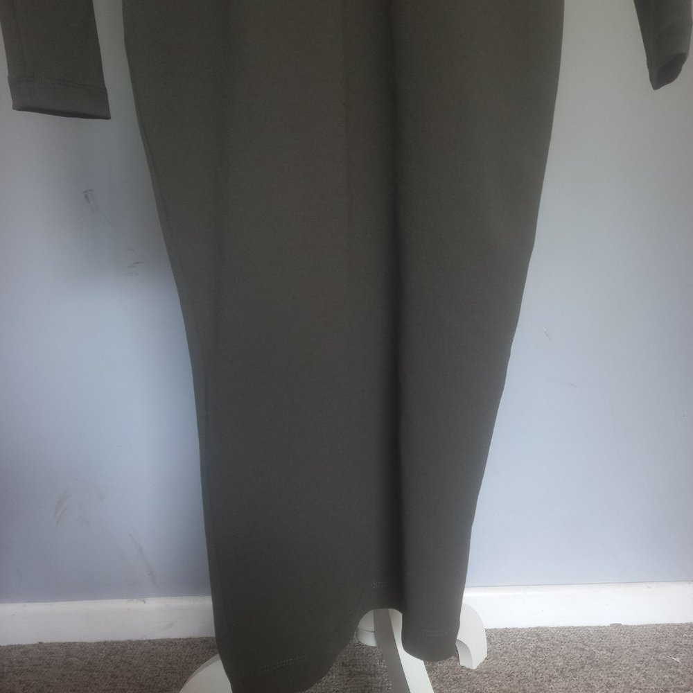 🥳HOST PICK🥳Nookie olive green bombshell plunge v neck body con midi dress (8) - Picture 3 of 9